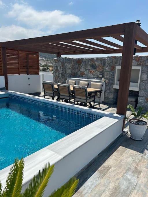 Penthouse Med Privat Saltvannsbasseng Pa Esentepe Beach 키레니아 외부 사진