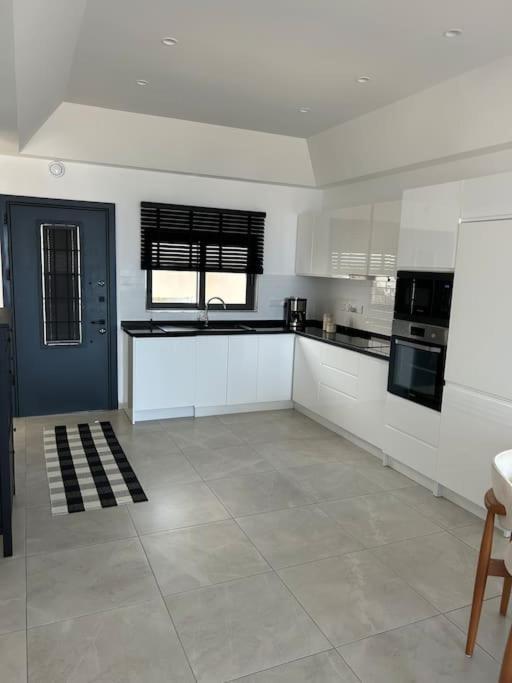 Penthouse Med Privat Saltvannsbasseng Pa Esentepe Beach 키레니아 외부 사진