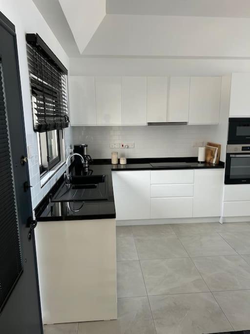 Penthouse Med Privat Saltvannsbasseng Pa Esentepe Beach 키레니아 외부 사진