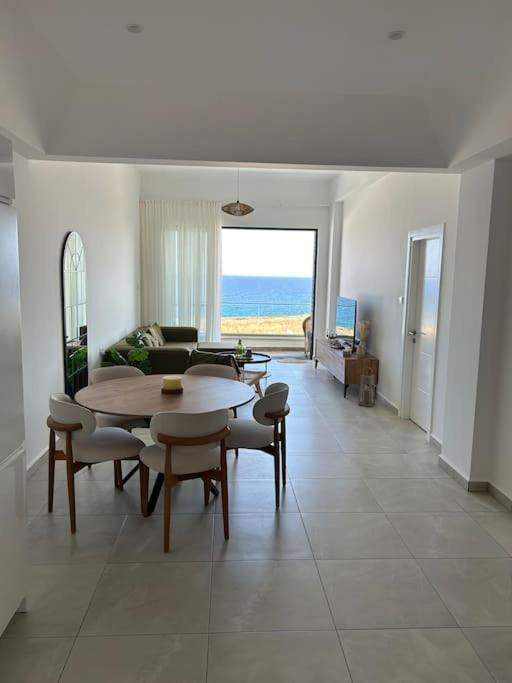 Penthouse Med Privat Saltvannsbasseng Pa Esentepe Beach 키레니아 외부 사진