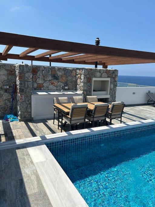 Penthouse Med Privat Saltvannsbasseng Pa Esentepe Beach 키레니아 외부 사진