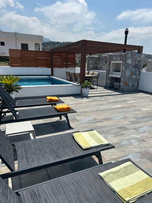 Penthouse Med Privat Saltvannsbasseng Pa Esentepe Beach 키레니아 외부 사진