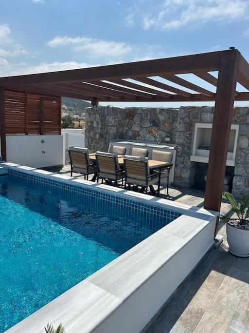 Penthouse Med Privat Saltvannsbasseng Pa Esentepe Beach 키레니아 외부 사진