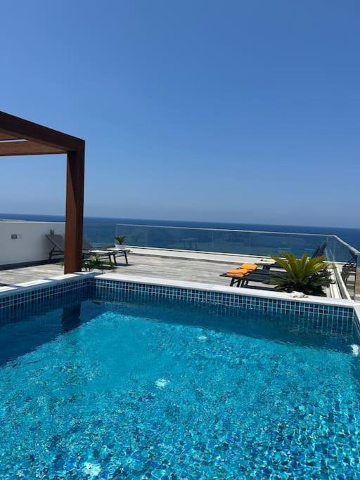 Penthouse Med Privat Saltvannsbasseng Pa Esentepe Beach 키레니아 외부 사진